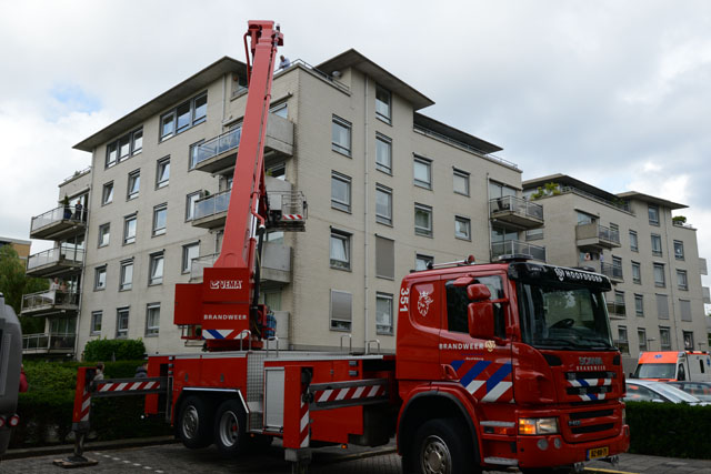 2012/171/GB 20120806b 003 Afhijsen patient Sloterweg.jpg